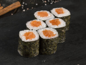 Ролл с лососем (105гр) Ролл с лососем (105гр)